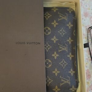 Louis Vuitton Insolite Monogram Wallet w Original box, dustcover, and bag!
